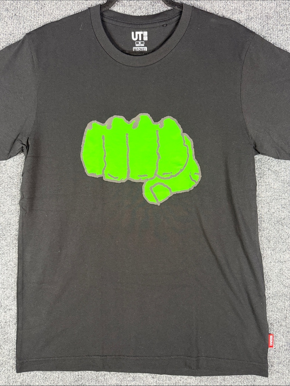 Uniqlo Marvel x Jason Polan Men's Medium Incredible Hulk Fist T Shirt Black